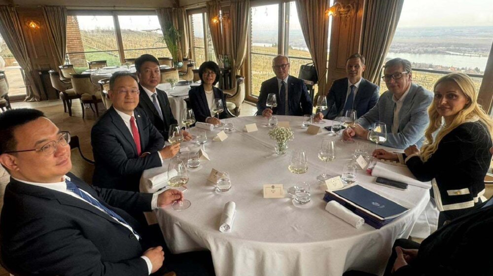 Vučić i kineski ambasador Li Ming razgovarali o predstojećoj poseti Si Đinpinga 1