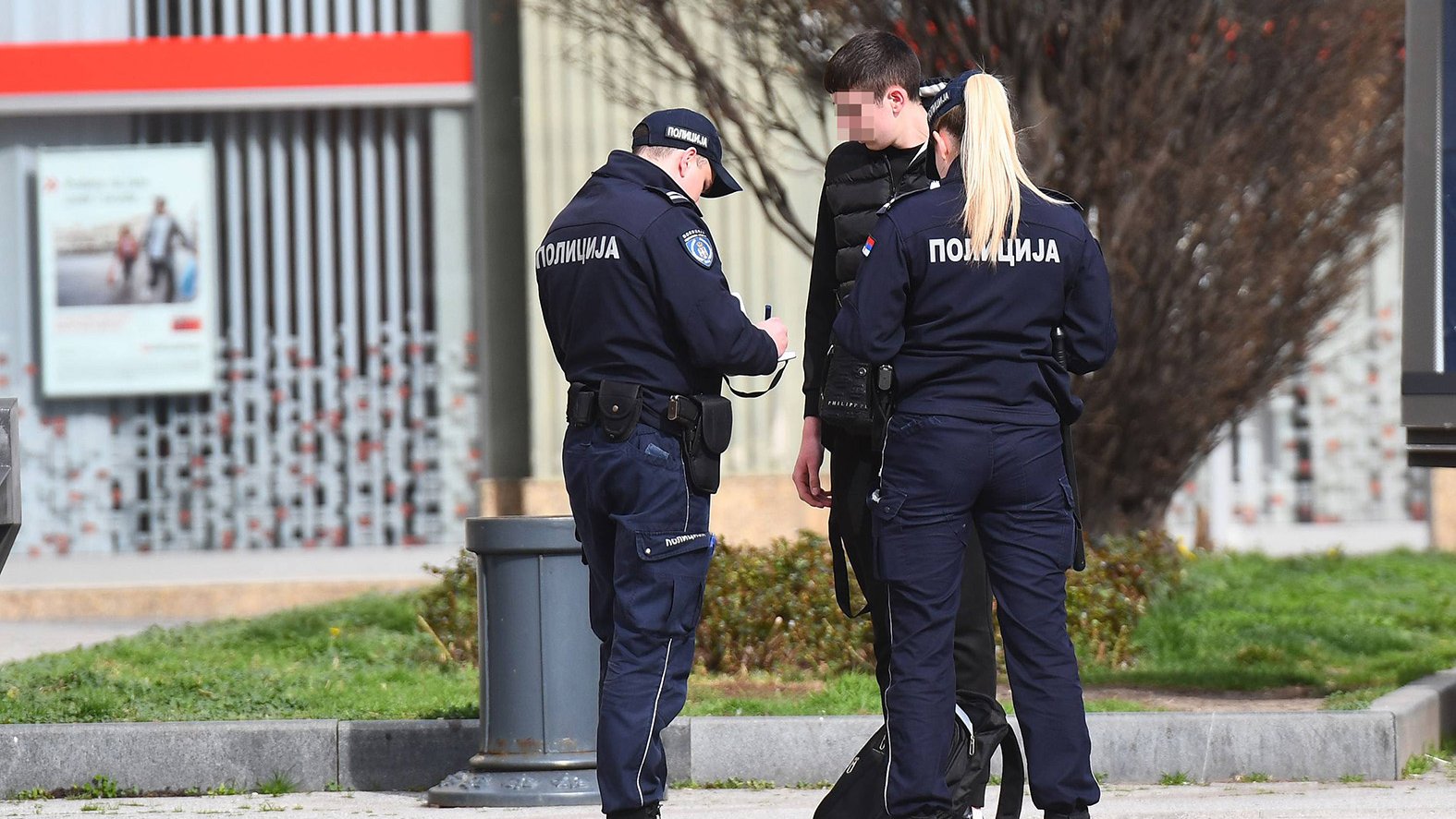 Danas istražuje kolike su plate srpskih policajaca: Razlike ogromne, od 80 do 300 hiljada dinara 2 Danas istražuje kolike su plate srpskih policajaca: Razlike ogromne, od 80 do 300 hiljada dinara 2