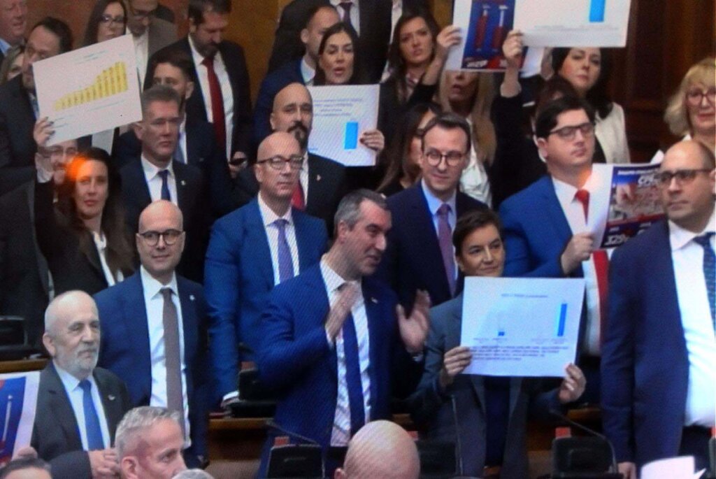 Kako je prvi dan nove Skupštine izgledao kroz objektive fotoaparata (FOTO) 4