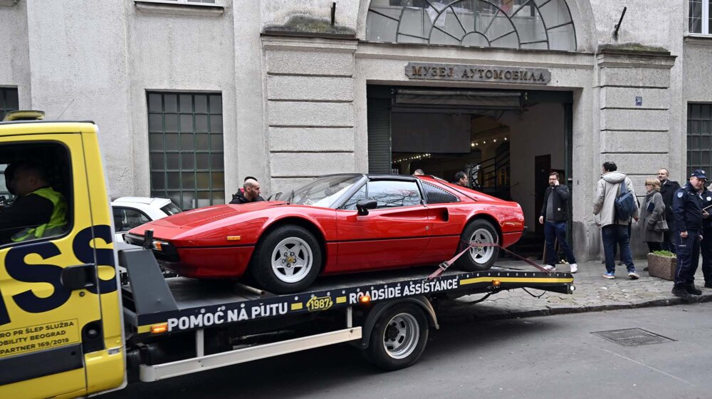 Odvoženje vozila iz Muzeja automobila počelo danas popodne, nastavak sutra 1