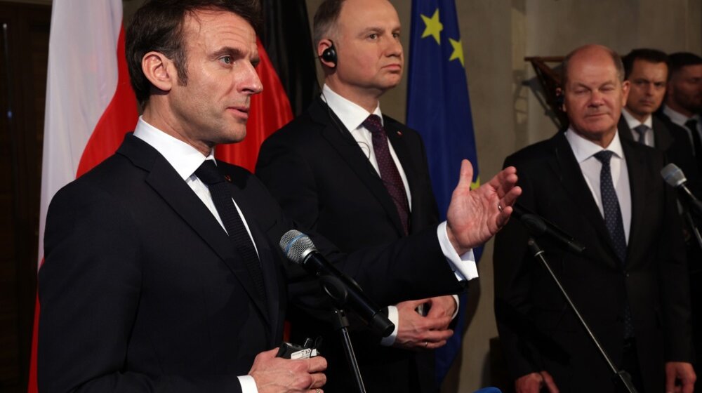 "Ukrajinci su siti diplomatskih poruka od Makrona i više bi voleli oružje": Politico o izjavi francuskog lidera o slanju trupa u Ukrajinu 1