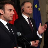"Ukrajinci su siti diplomatskih poruka od Makrona i više bi voleli oružje": Politico o izjavi francuskog lidera o slanju trupa u Ukrajinu 1