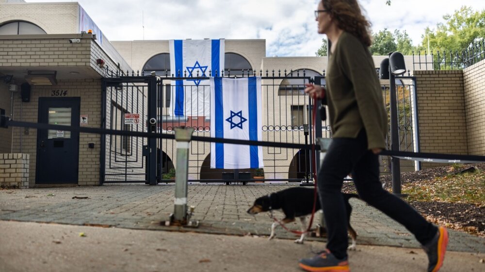 Američki vojnik se zapalio ispred izraelske ambasade u Vašingtonu: "Više neću biti saučesnik u genocidu, oslobodite Palestinu" 1