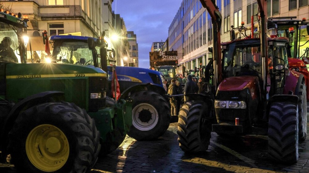Traktori blokirali ulice Brisela, protest poljoprivrednika za vreme samita EU 1