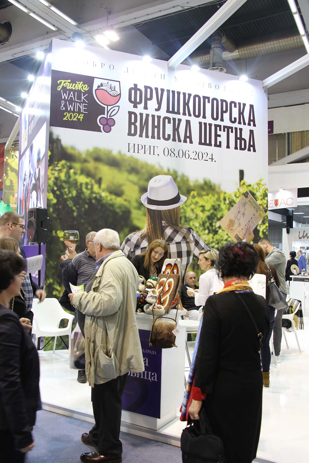 "Za sva ta pitanja dajete kačket? Glupo vam je to": Reporterka Danasa na 45. Sajmu turizma, jednom od poslednjih pod kupolama čuvene Hale 1 (FOTO) 3