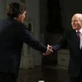 “Putin hrani sam sebe i šalje poruke za rusku javnost, koja je umorna od rata”: Sagovornici Danasa analiziraju intervju predsednika Rusije sa Takerom Karlsonom 8