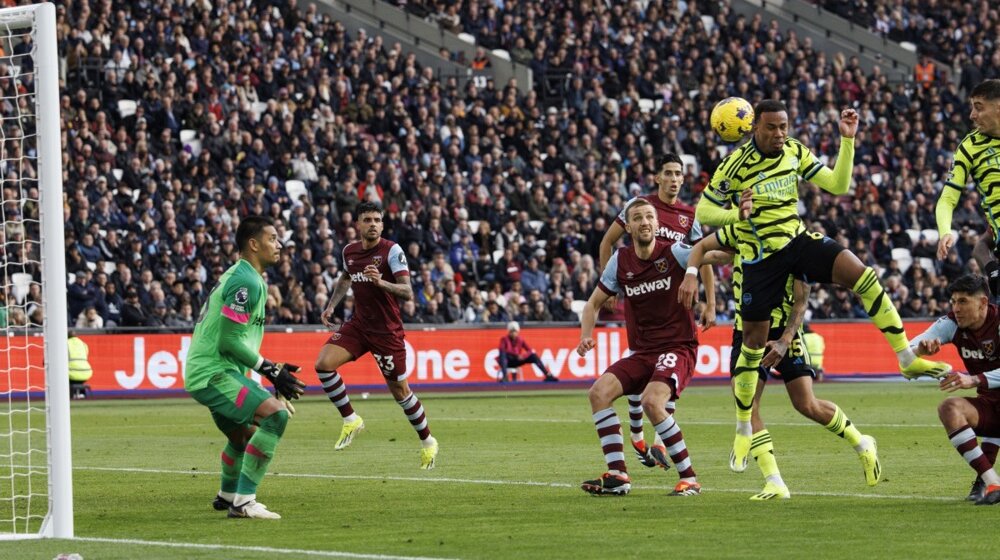 Arsenal ponizio Vest Hem u gradskom derbiju 1