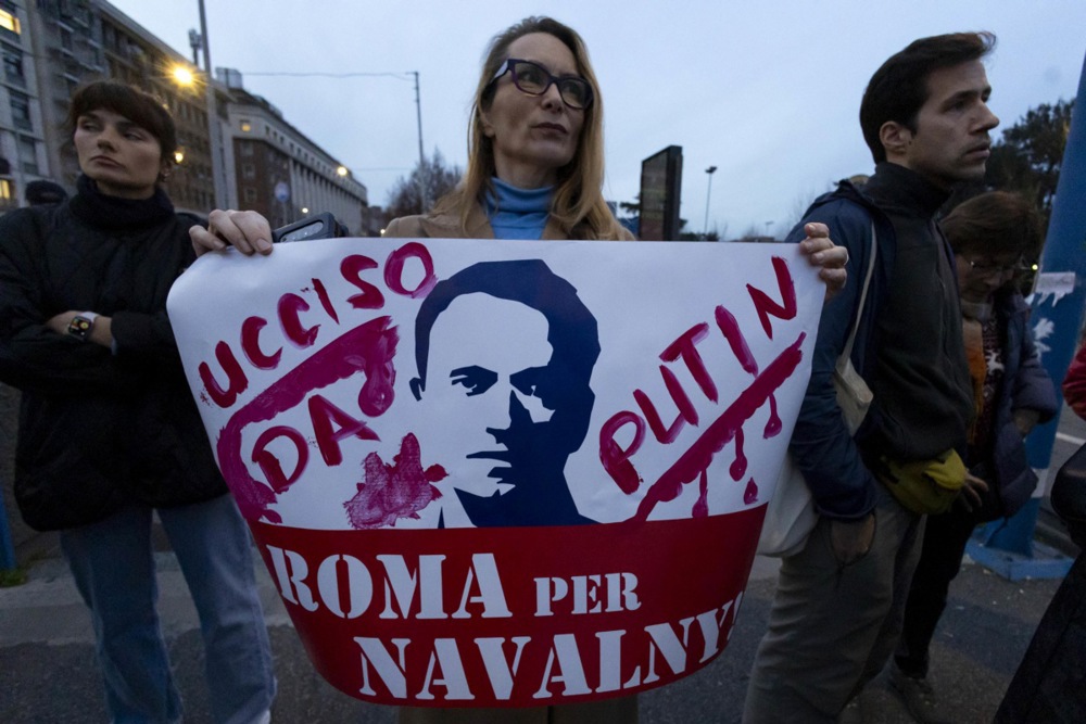 (FOTO) Sveće, cveće i "glasna" tišina: Građani širom sveta odali počast Alekseju Navaljnom 18 (FOTO) Sveće, cveće i "glasna" tišina: Građani širom sveta odali počast Alekseju Navaljnom 18