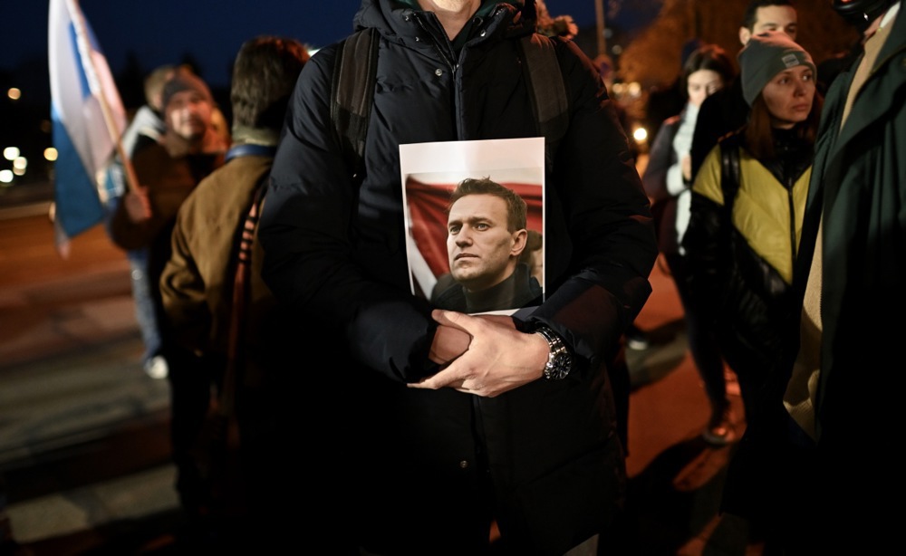 (FOTO) Sveće, cveće i "glasna" tišina: Građani širom sveta odali počast Alekseju Navaljnom 20