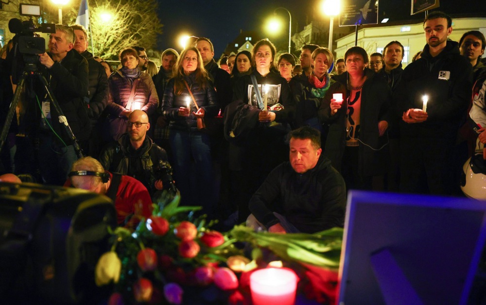 (FOTO) Sveće, cveće i "glasna" tišina: Građani širom sveta odali počast Alekseju Navaljnom 13 (FOTO) Sveće, cveće i "glasna" tišina: Građani širom sveta odali počast Alekseju Navaljnom 13