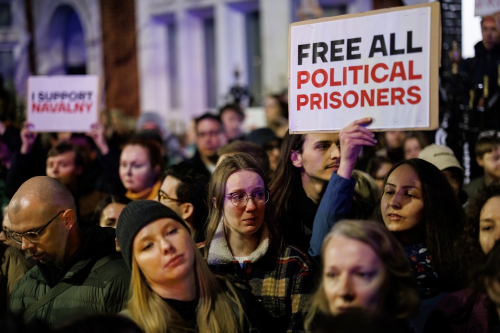 (FOTO) Sveće, cveće i "glasna" tišina: Građani širom sveta odali počast Alekseju Navaljnom 5 (FOTO) Sveće, cveće i "glasna" tišina: Građani širom sveta odali počast Alekseju Navaljnom 5