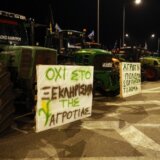 Grčki poljoprivrednici u konvoju traktorima krenuli u Atinu, traže pomoć vlade zbog rasta cena 7