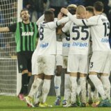 Napoli ubedljiv protiv Sasuola 2