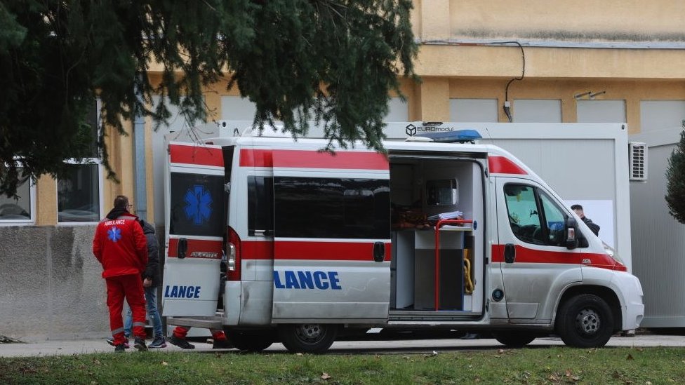 Šestoro radnika povređeno u požaru u fabrici oružja u Lučanima 1 Hitna pomoć