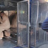 Migranti na Balkanu: Snimak ljudi koji tvrde da su vraćeni iz Srbije u Severnu Makedoniju pretučeni i bez odeće, policije ispituju 5