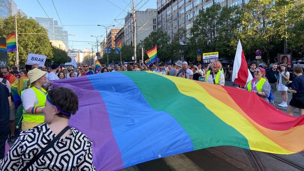 LGBT+ i Srbija: Policija i Zaštitnik građana ispituje navode o zlostavljanju mladića i devojke 10