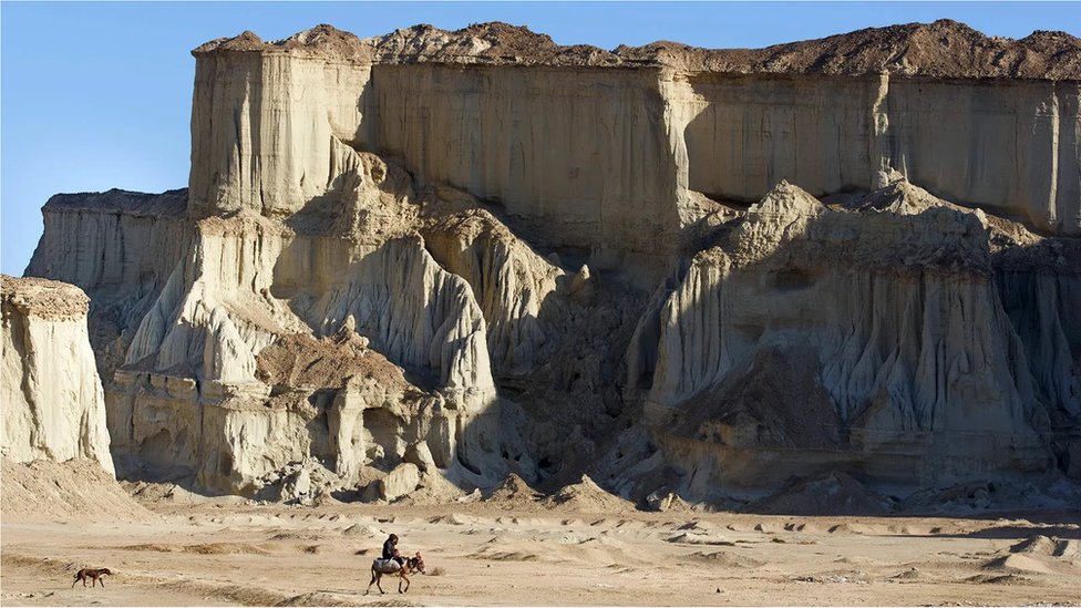 Pakistan: Autoput duž Arapskog mora nekada je tim stazama išla vojska Aleksandra Velikog, danas vojnici i hodočasnici 3 Nacionalni park Hingol je najveći u Pakistanu