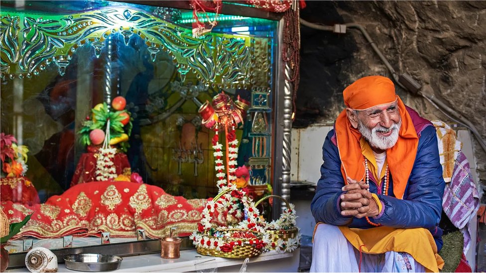 Pakistan: Autoput duž Arapskog mora nekada je tim stazama išla vojska Aleksandra Velikog, danas vojnici i hodočasnici 4 Maharadž Gopal čuva stražu u svetilištu Hinglaž Mata