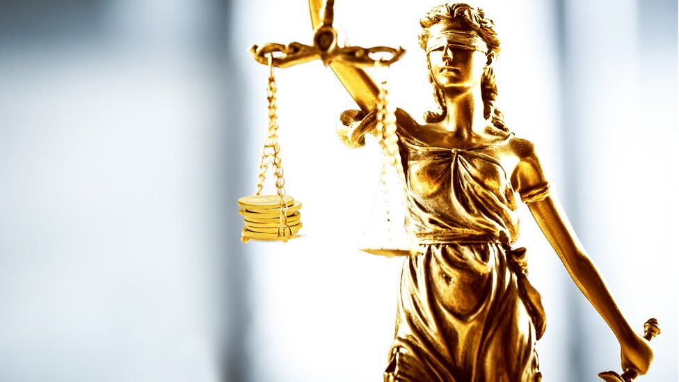 Pravosuđe: Koliko za takse, koliko za advokate - ima li u Srbiji prava za siromašne 1 Pravo i pravda