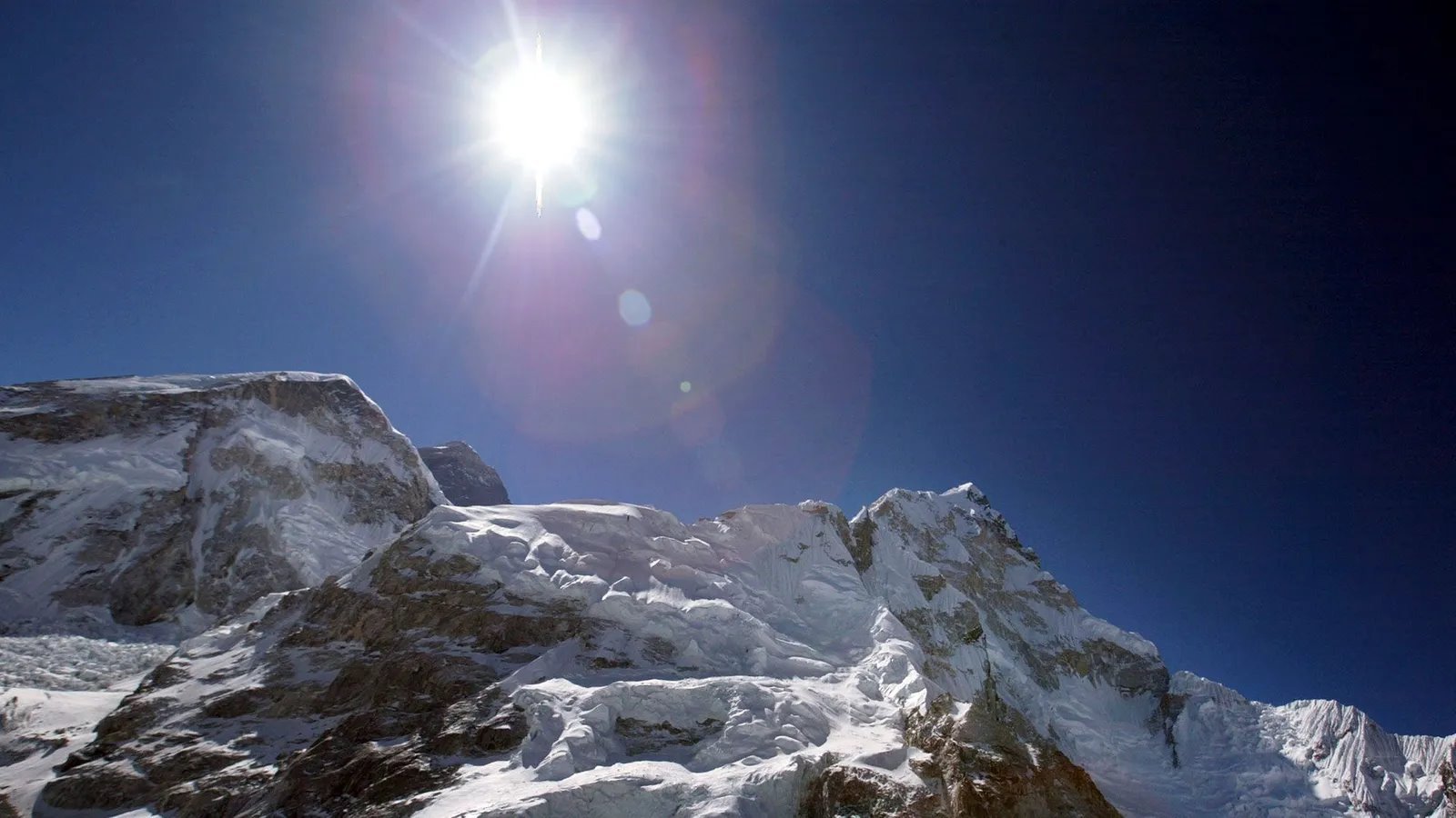 Mont Everest je ubio skoro 300 ljudi