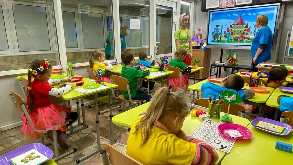 Rusija i Ukrajina: Kako ruski rat menja detinjstvo u Ukrajini 5 Classroom underground kindergarten