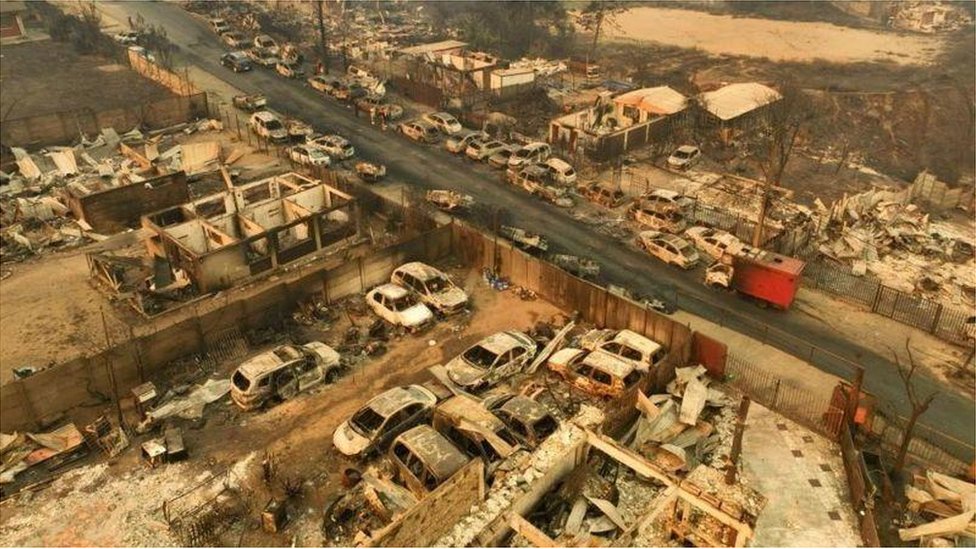 Burned vehicles and homes in the commune of El Olivar, in Viña del Mar.