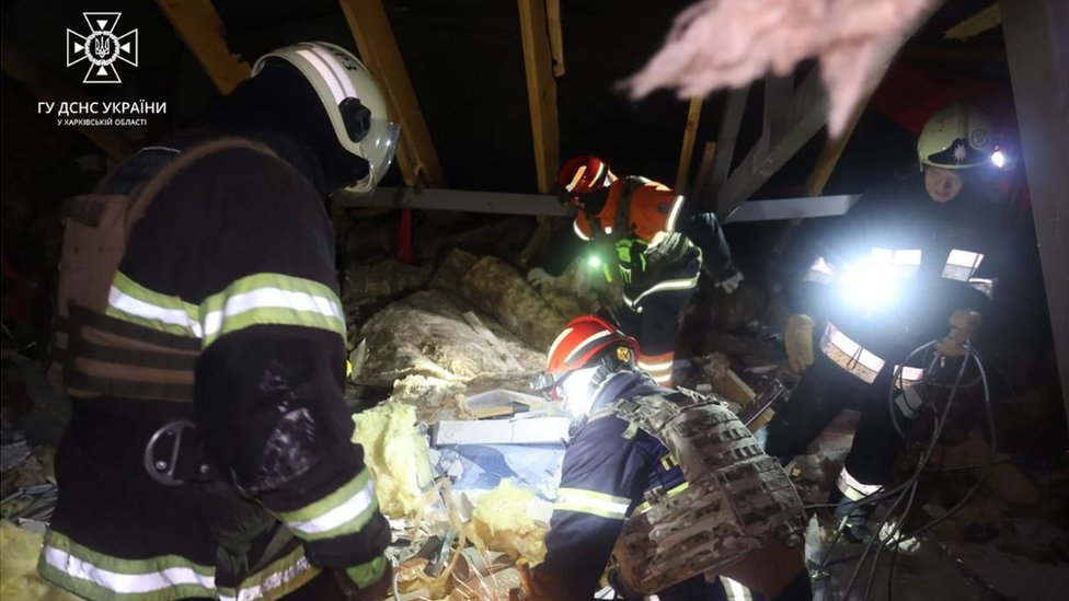 Rusija i Ukrajina: Dvomesečna beba poginula u najnovijem ruskom napadu na Harkov 1 Službe Hitne pomoći na terenu