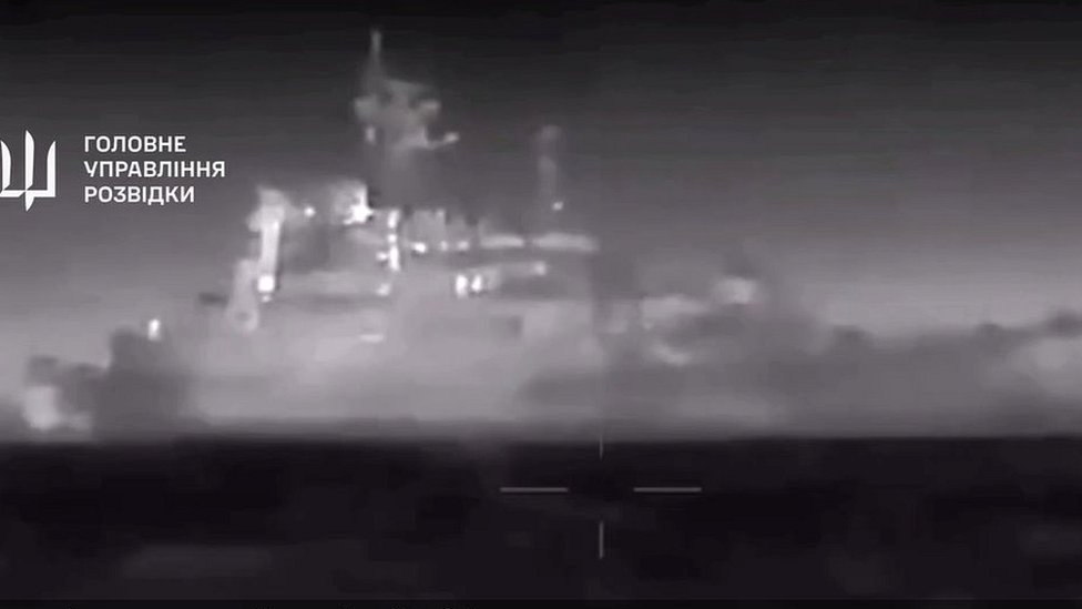 Ukrajinci su objavili snimak napada pomorskih dronova na ruski brod