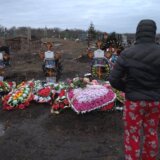 Rusija i Ukrajina: Posle raketnog napada u Ukrajini Hroza je postalo selo siročadi 6