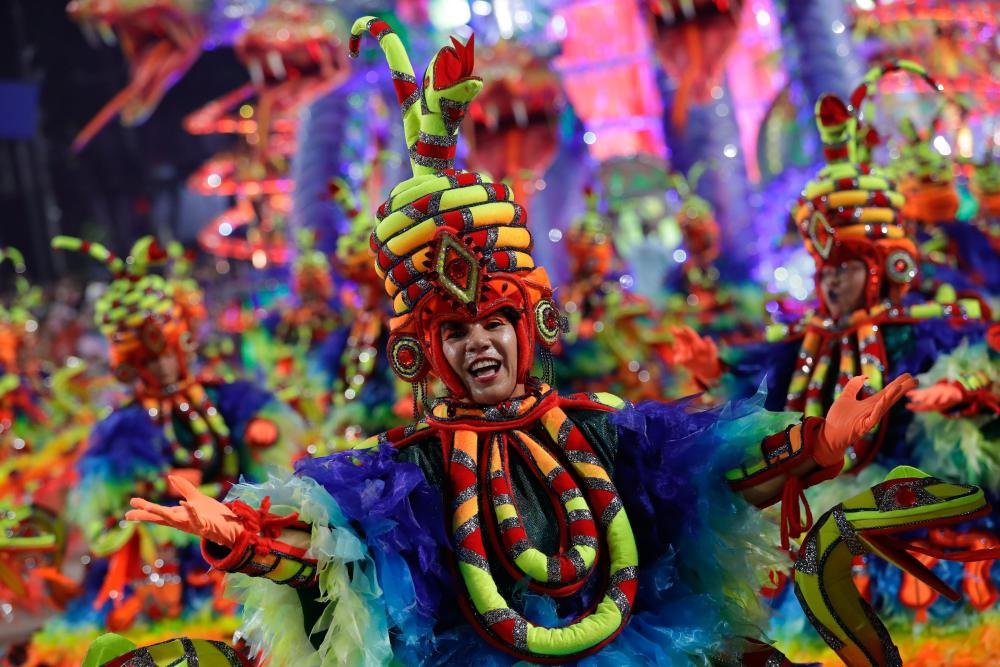 Karneval u Riju: Veličanstvena parada u čast crnih žena 3 Members of the Unidos do Viradouro samba school parade during the second day of the Rio de Janeiro carnival at the Sambadrome in Rio de Janeiro, Brazil, 13 February 2024.
