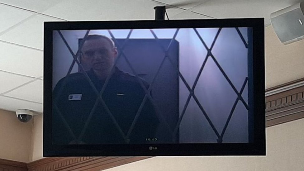 Aleksej Navaljni: „Umro je od sindroma iznenadne smrti", kažu iz zatvora, njegovi saradnici optužuju vlasti da kriju telo 8 Alexei Navalny was seen on Thursday during a court hearing via video link
