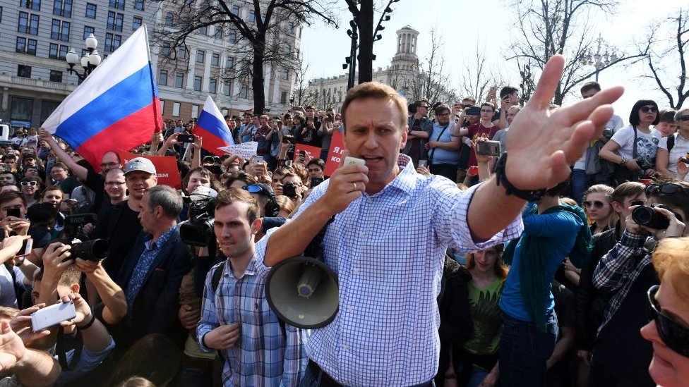Smrt Alekseja Navaljnog: „Bilo je pregovora o političkoj razmeni zatvorenika", kaže njegova saradnica 13 Russian opposition leader Alexei Navalny addresses supporters during an unauthorized anti-Putin rally on May 5, 2018