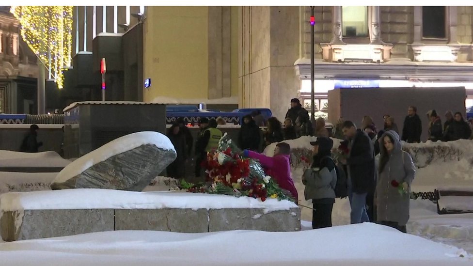Despite warnings not to take part in protests, Muscovites laid flowers on Friday at the Solovetsky stone