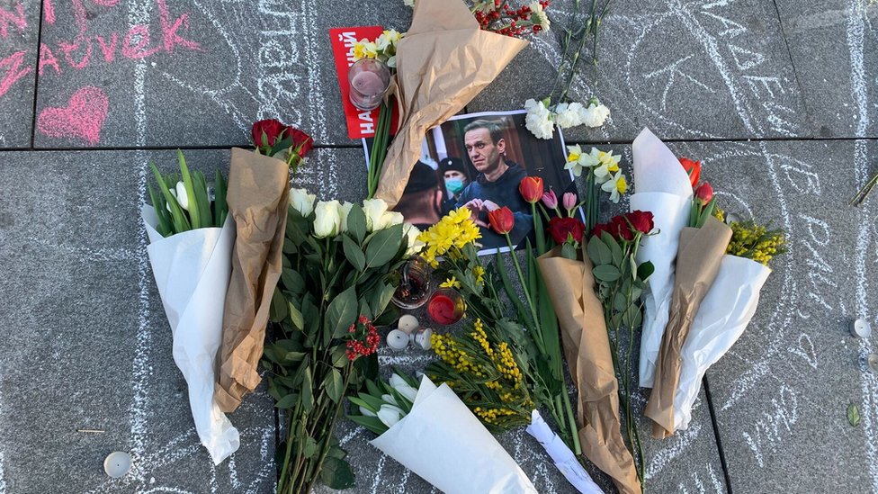 Aleksej Navaljni: „Umro je od sindroma iznenadne smrti", kažu iz zatvora, majci nije dozvoljeno da vidi telo 8 Aleksej Navaljni, poruke