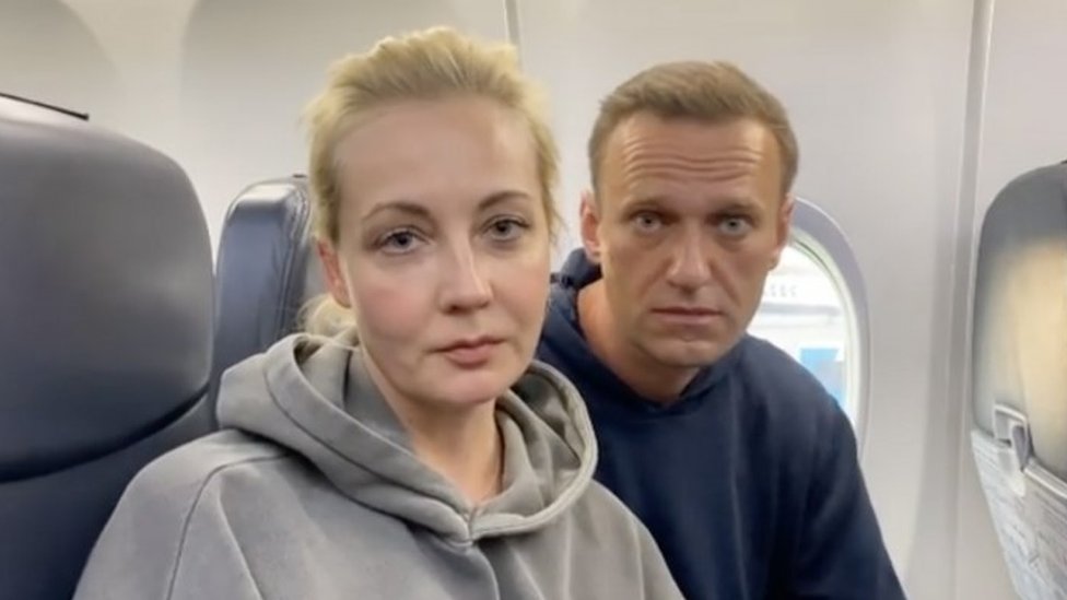 Julija i Aleksej Navaljni tokom povratka u Moskvu iz Nemačke 2021. godine