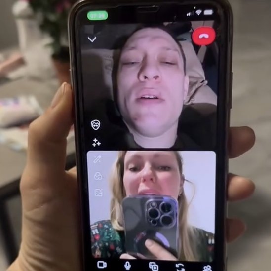 Rusija i Ukrajina: Ruska vojska optužena za pogubljenja ratnih zarobljenika u Avdejevki, šta kažu preživeli Ukrajinci 2 Ivan Zhytnyk on the phone with his relatives just hours before Russians took their position