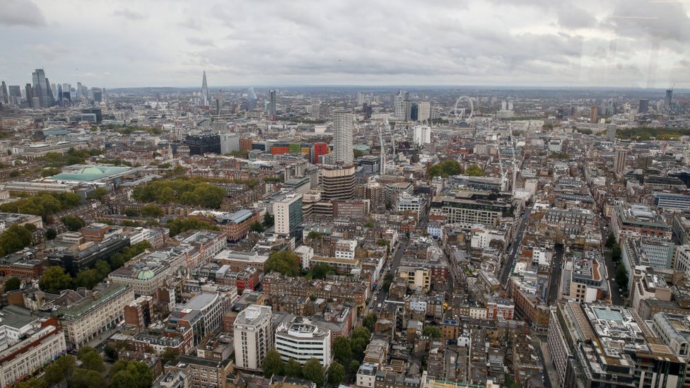 Arhitektura: Londonski BT toranj postaće hotel, prodat za 320 miliona evra 4 An aerial view of London from the BT Tower
