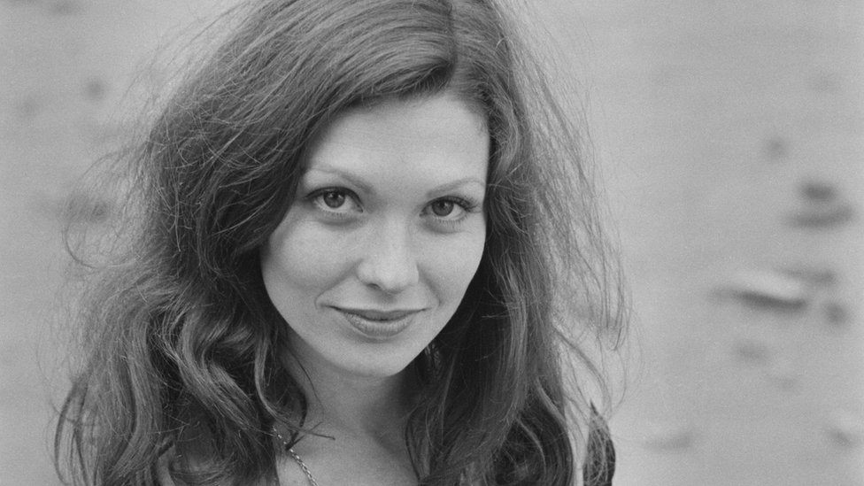 Džejms Bond: Preminula Mis Manipeni, „sekretarica" tajnog agenta 007 1 Pamela Salem