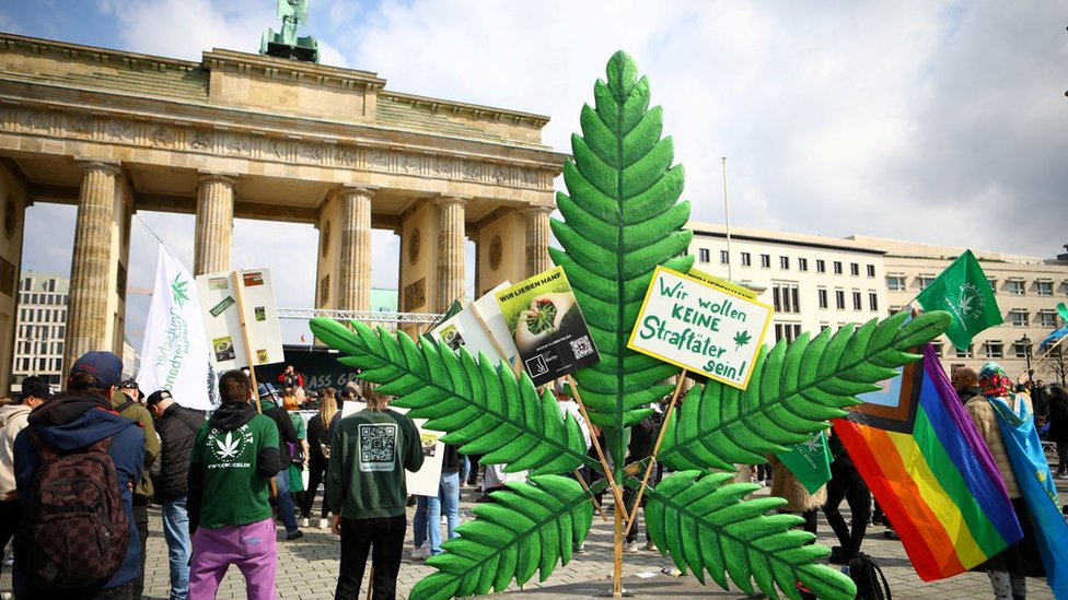 Nemačka i droga: Parlament legalizovao kanabis, ali će kupovina biti otežana 2 Kanabis u Berlinu