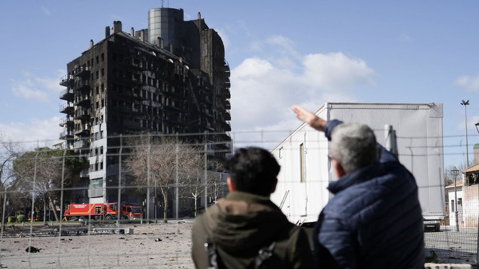 Španija: Najmanje 10 ljudi stradalo u požaru u Valensiji, 14 povređenih, nema više nestalih 1 Izgorela zgrada u Valensiji