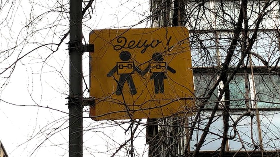 Obrazovanje u Srbiji: Nastavnici na proveri, roditelji ocenjuju 3 škola, saobraćajni znak, deca