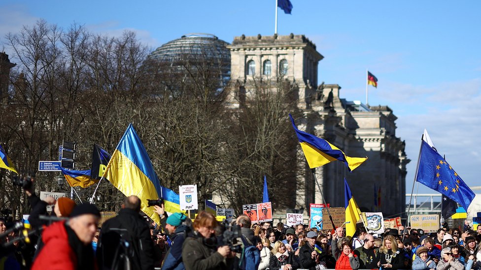 Rusija i Ukrajina: „Ne možete da uništite naš san"- Kijev obeležio dve godine od početka rata, skup i u Beogradu 10 Berlin, Ukrajina