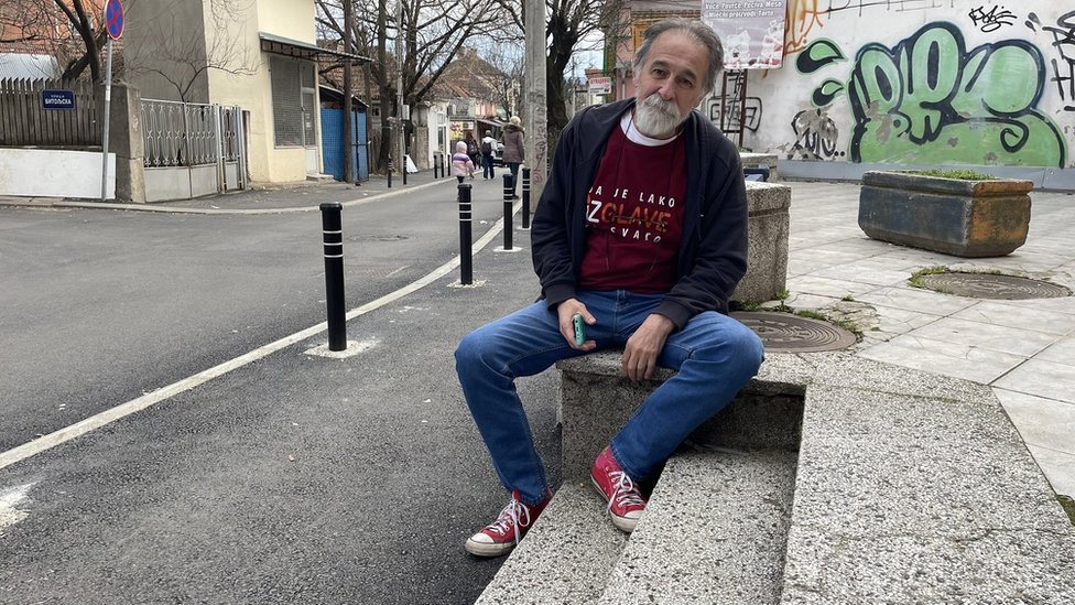Kragujevački novinar Miroslav Miletić kaže da je Crveni barjak ostao u sećanju starijih Kragujevčana, dok mlađi mahom ne znaju o čemu je reč