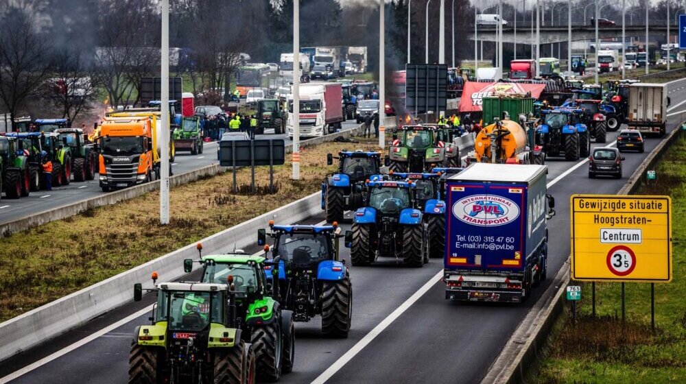 Italijanski poljoprivrednici: Krenućemo traktorima na Rim 1