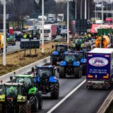 Protesti poljoprivrednika u Nemačkoj: Traktoristi trube, poremećen pristup frankfurtskom aerodromu 1