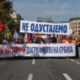 Begović (LSV-Vojvođani) traži od Vlade Srbije da se hitno izmeni zakonski okvir i zaštite prosvetari 7