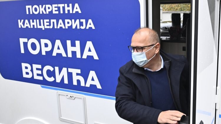 "Vesićomobil" dobija naslednika: Šta se sve nalazi u planu javnih nabavki Vesićevog ministarstva? 1