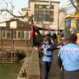 Počelo rušenje "Gusara" na Savskom keju: Veliki broj pripadnika komunalne policije na licu mesta (VIDEO) 5