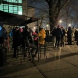 Rano jutros pokušano rušenje splava "Gusar" na Savskom keju, građani se okupili da ga brane (VIDEO) 4