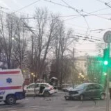 Saobraćajna nesreća na uglu Nemanjine i Resavske, povređene dve osobe 3